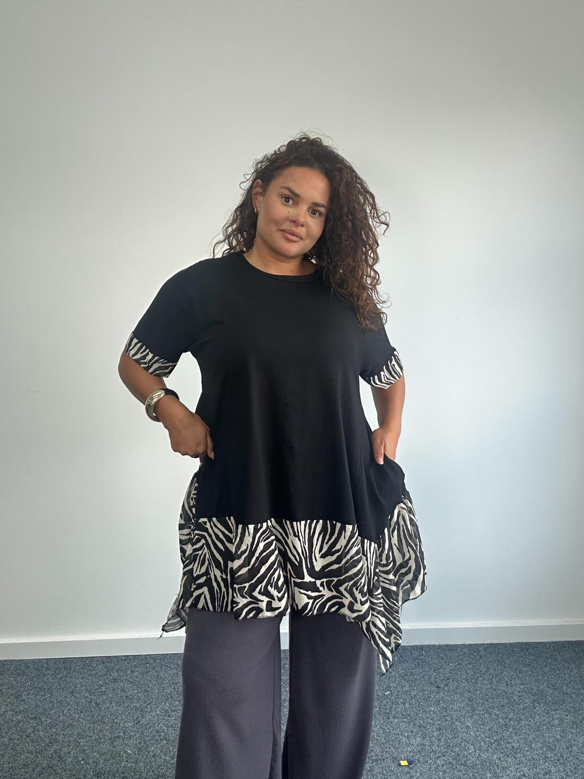 Pattern Trimed Round Neck Top