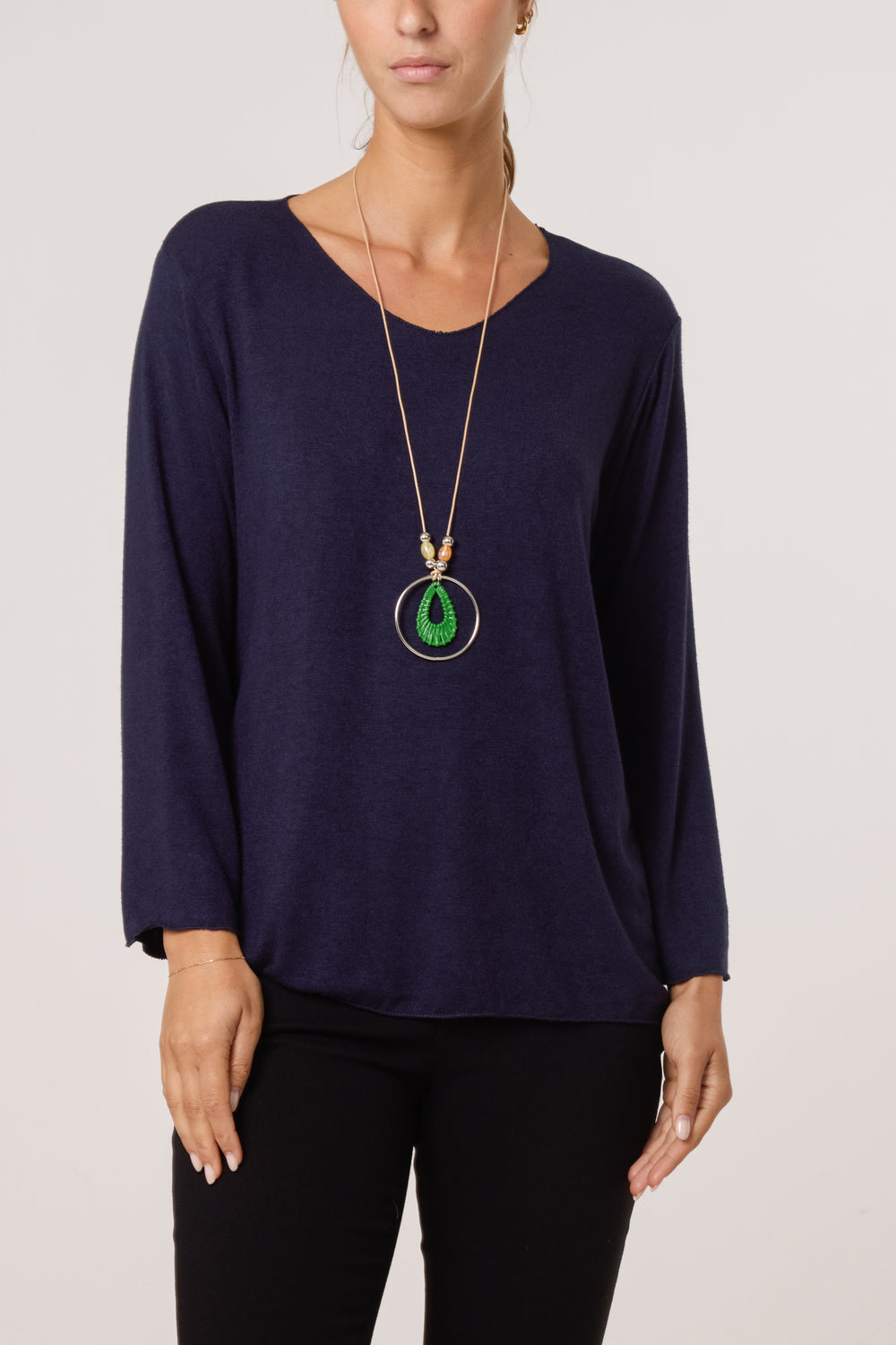 Neclace Fine Knit V Neck Jumper