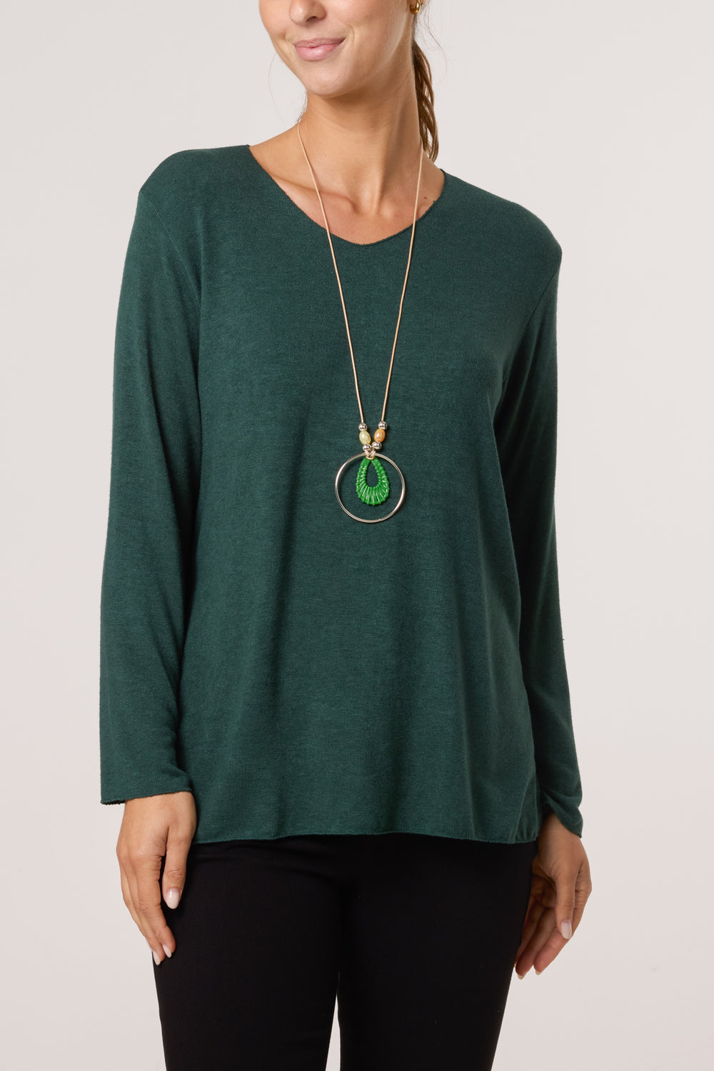Neclace Fine Knit V Neck Jumper