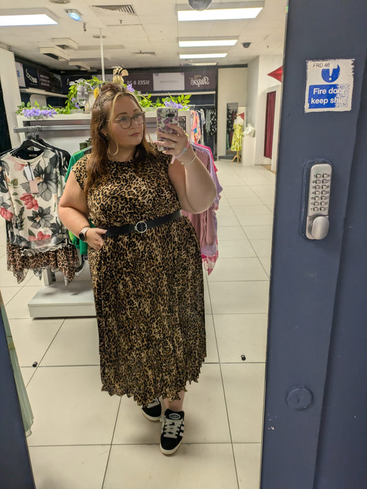 Cap Sleeve Leopard Print Pleat Maxi Dress