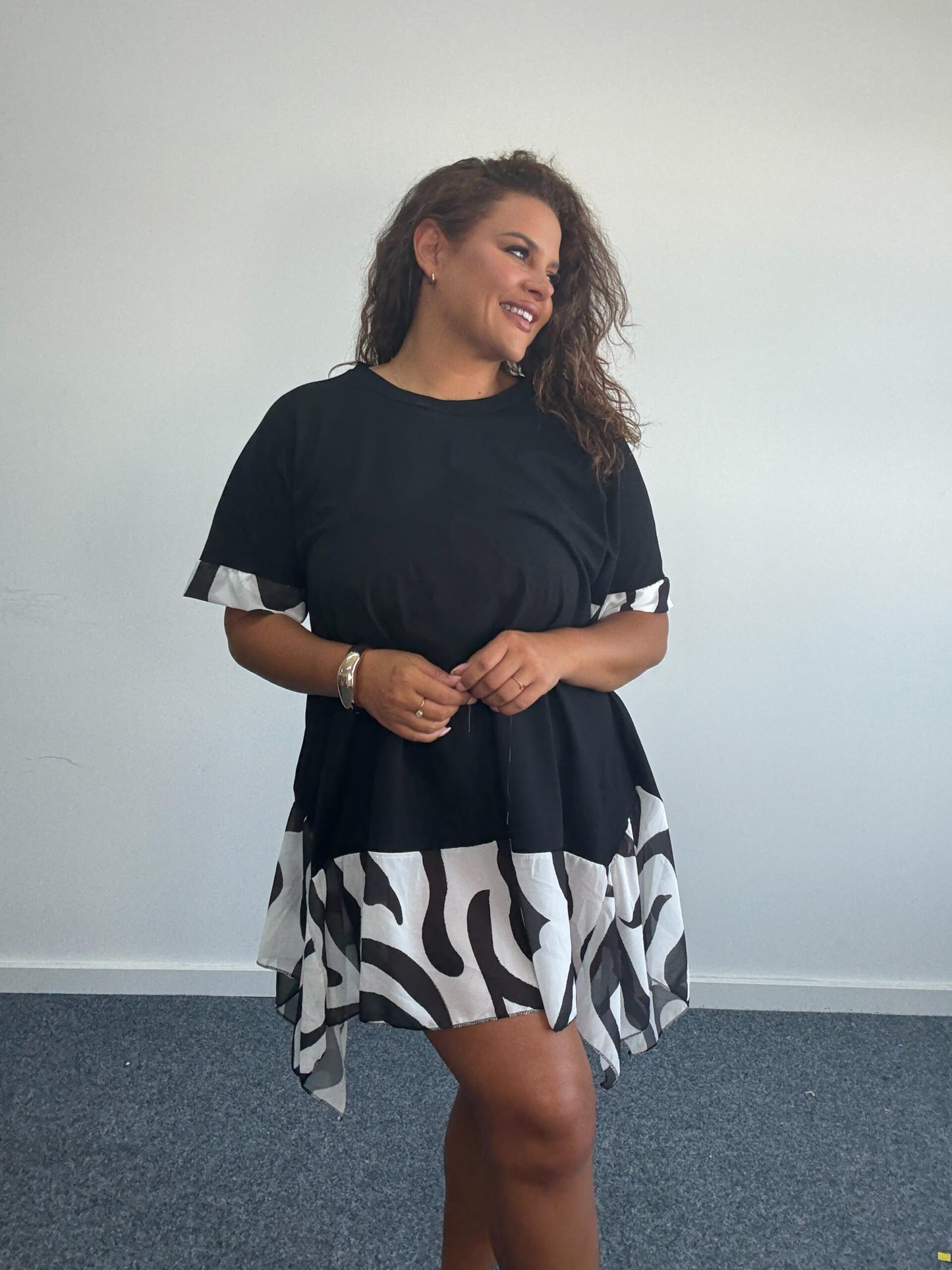 Pattern Trimed Round Neck Top