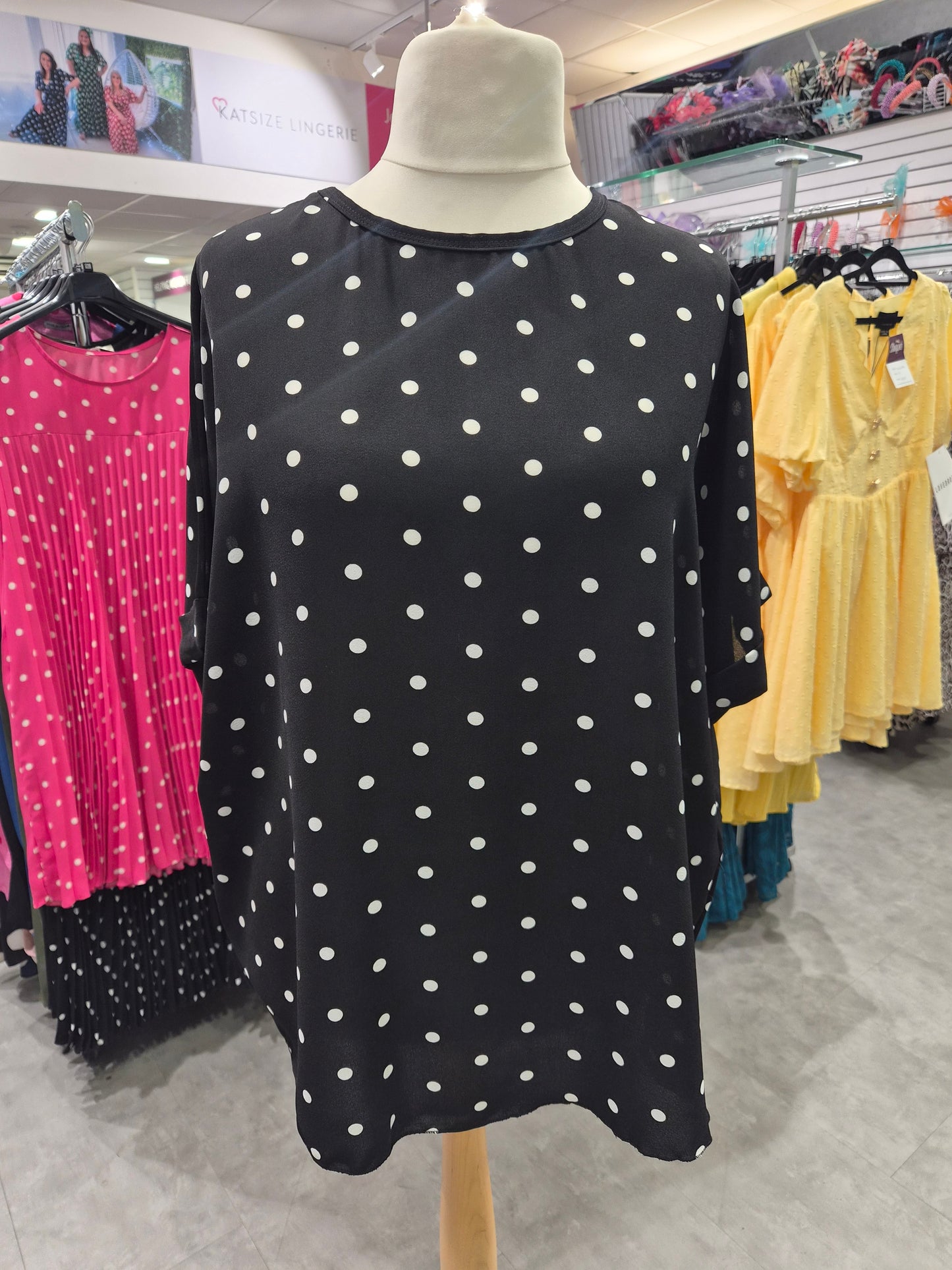 Round Sleeve Black Spot Top