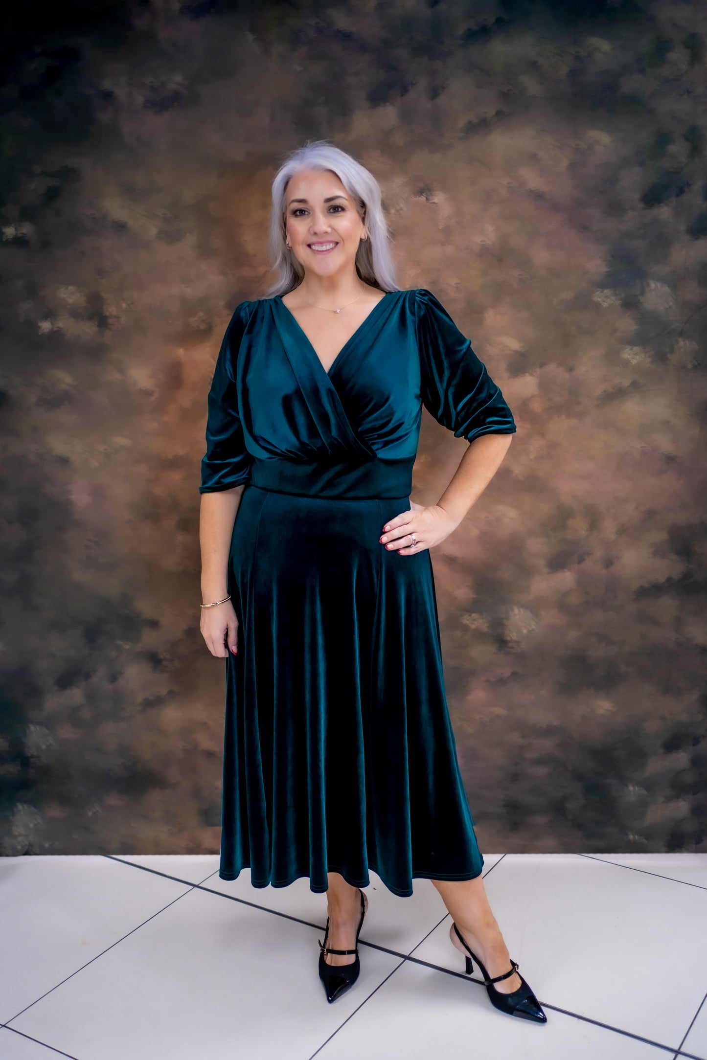 Scarlett & Jo Helena Green Velvet Midi Dress